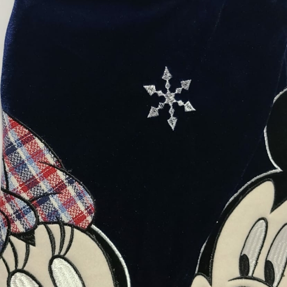Disney Mickey and Minnie Mouse Christmas Tree Shirt - Picture 9 of 10